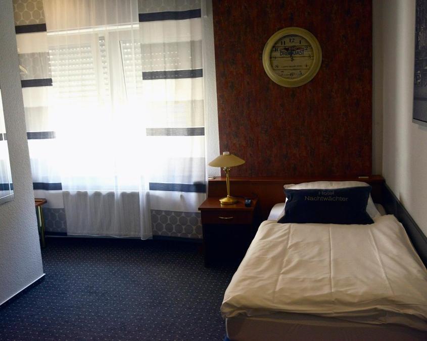 Hotel-Nachtwaechter Уна Екстериор снимка