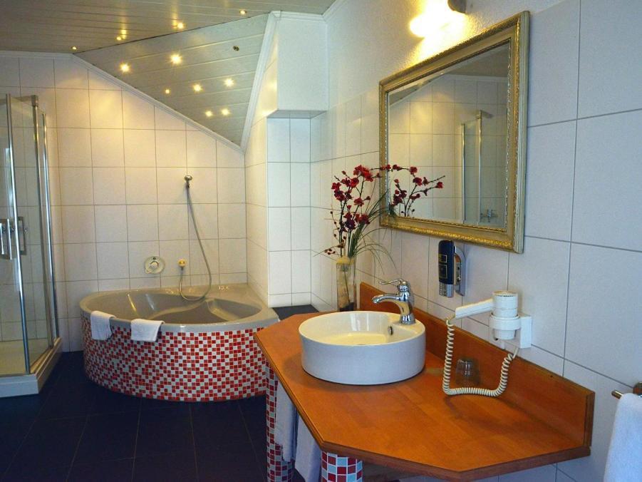 Hotel-Nachtwaechter Уна Екстериор снимка