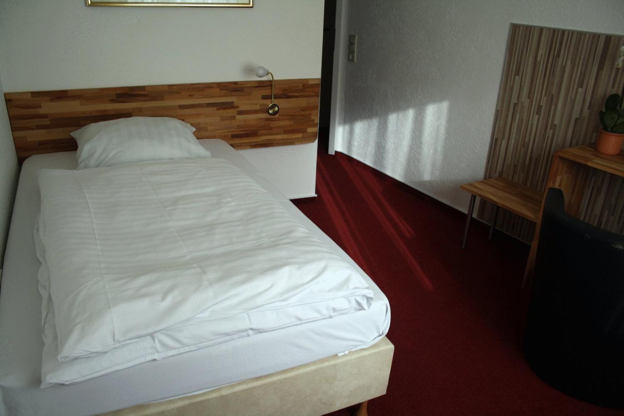 Hotel-Nachtwaechter Уна Екстериор снимка