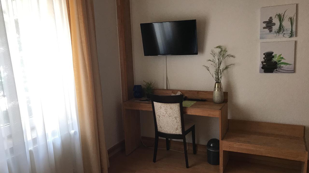 Hotel-Nachtwaechter Уна Екстериор снимка