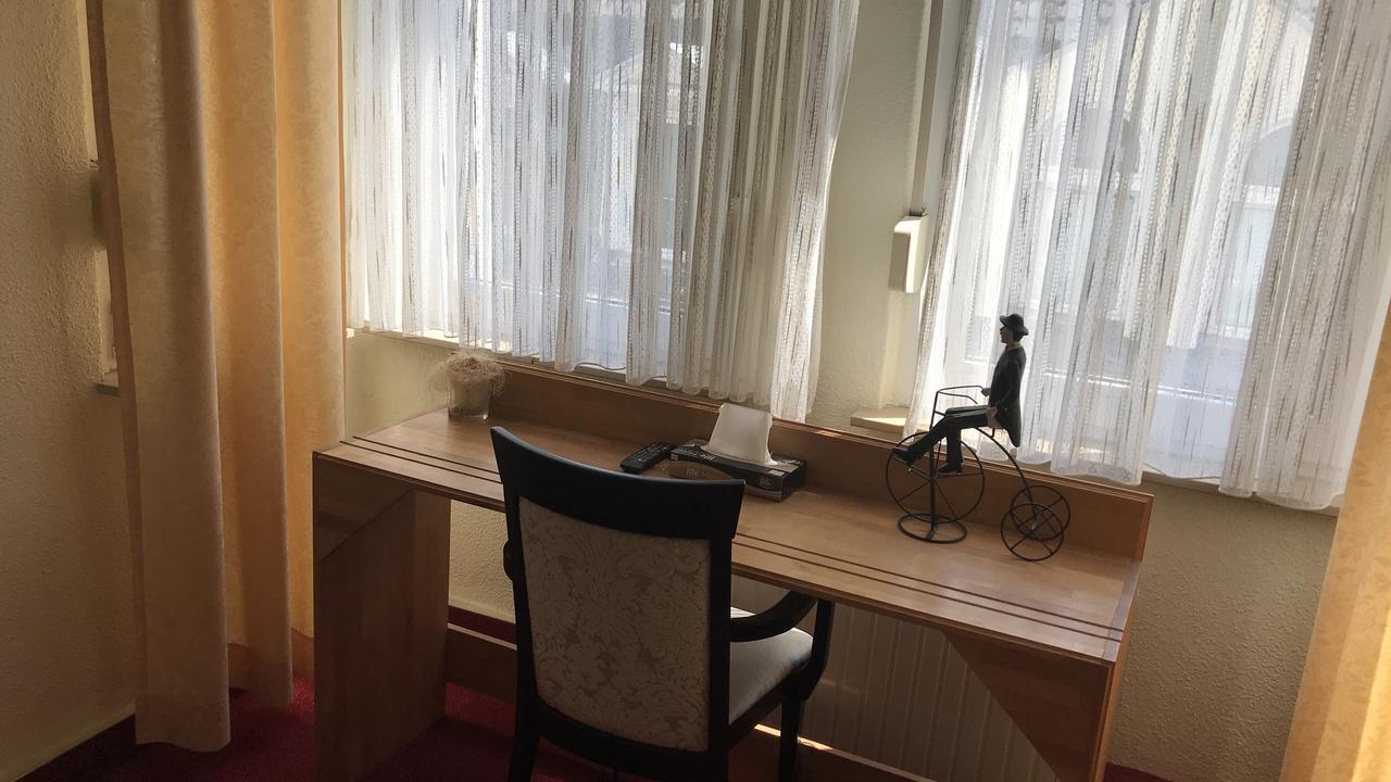 Hotel-Nachtwaechter Уна Екстериор снимка