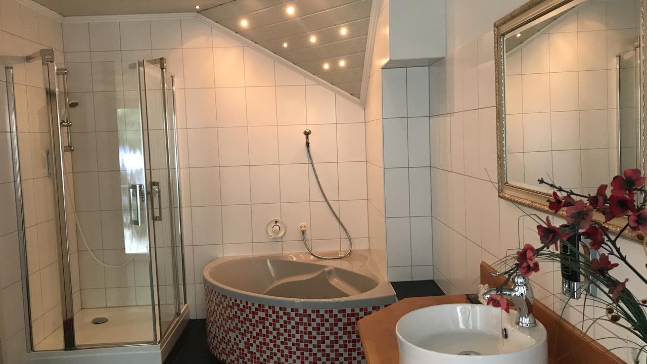 Hotel-Nachtwaechter Уна Екстериор снимка