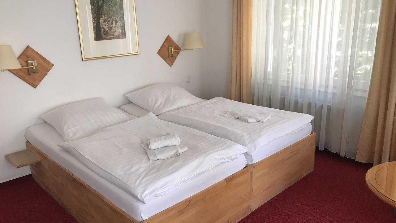 Hotel-Nachtwaechter Уна Екстериор снимка