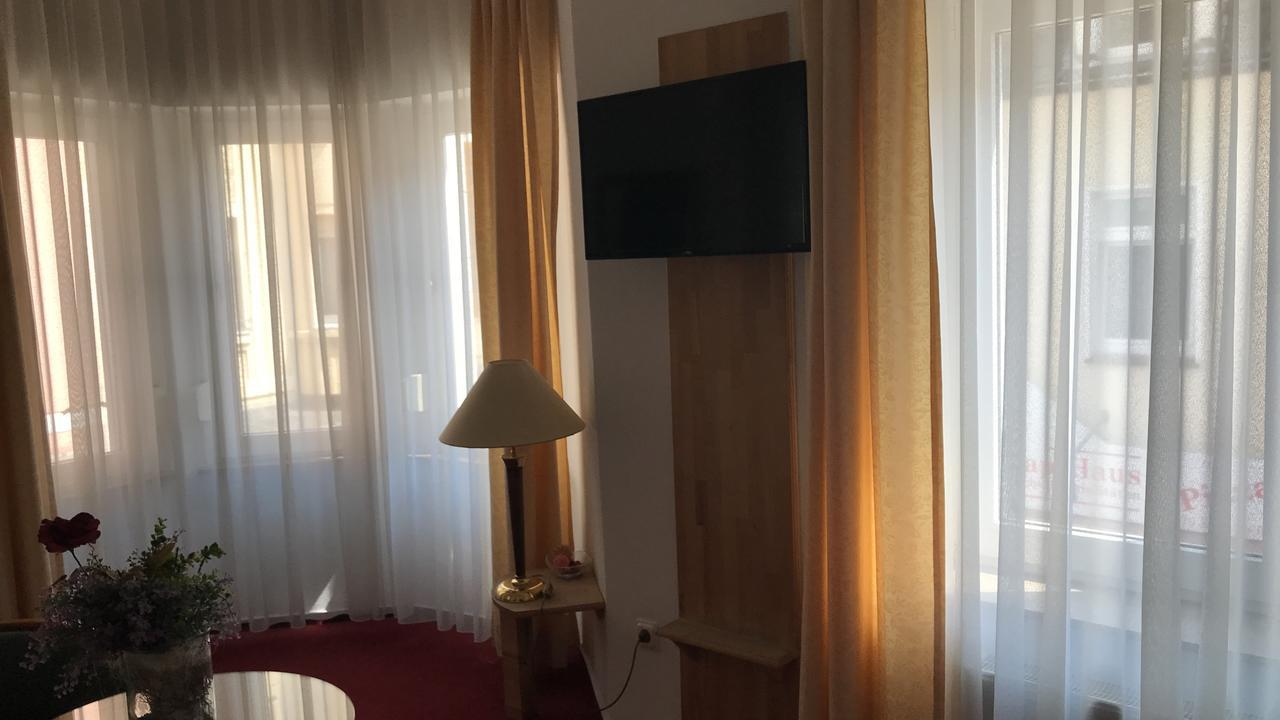 Hotel-Nachtwaechter Уна Екстериор снимка