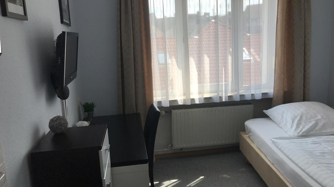 Hotel-Nachtwaechter Уна Екстериор снимка
