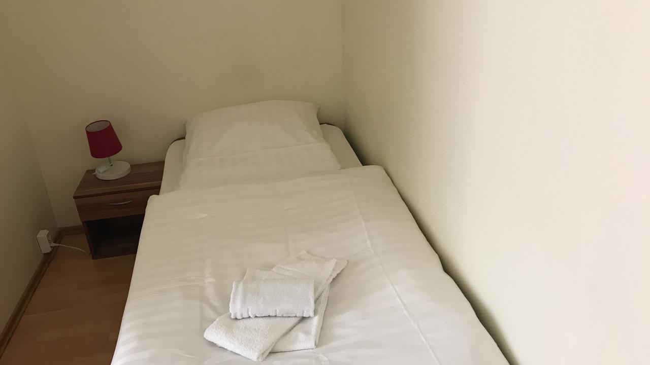 Hotel-Nachtwaechter Уна Екстериор снимка