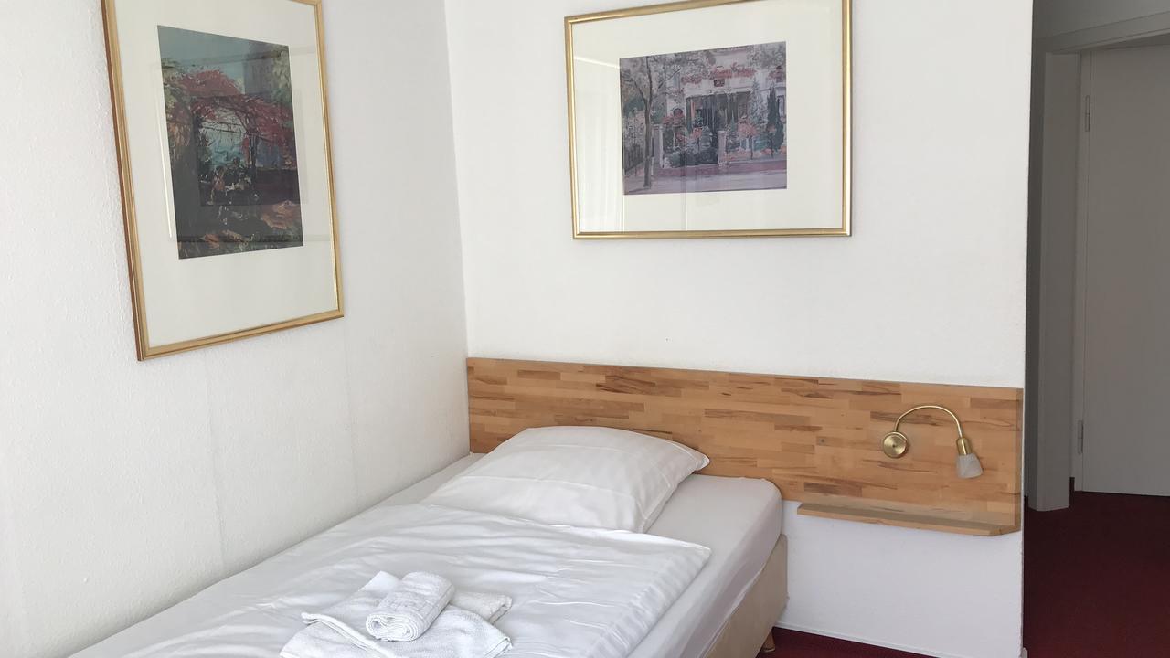 Hotel-Nachtwaechter Уна Екстериор снимка